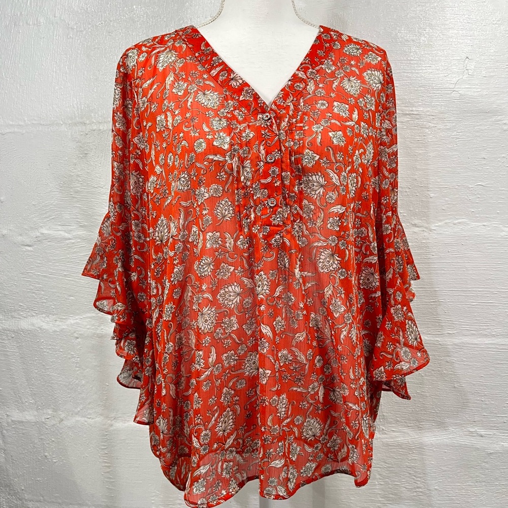 VINCE CAMUTO FLORAL FLUTTER SLEEVE TOP - Picture 7 of 16